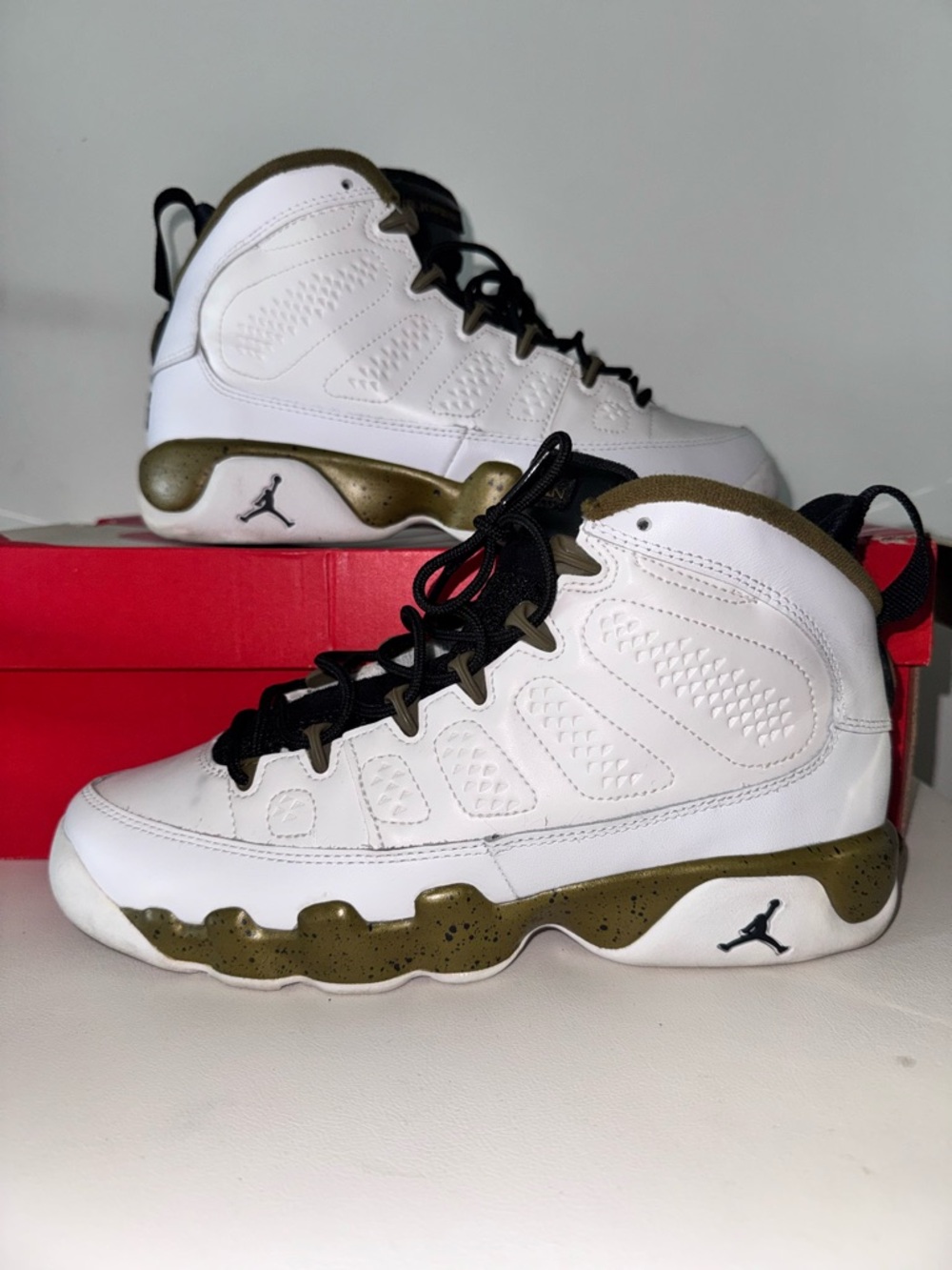 Jordan 9 Retro. “Statue”